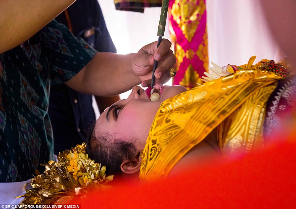 Ritual Potong Gigi Hindu Bali Disorot Asing sebagai `Penyiksaan` pada Remaja